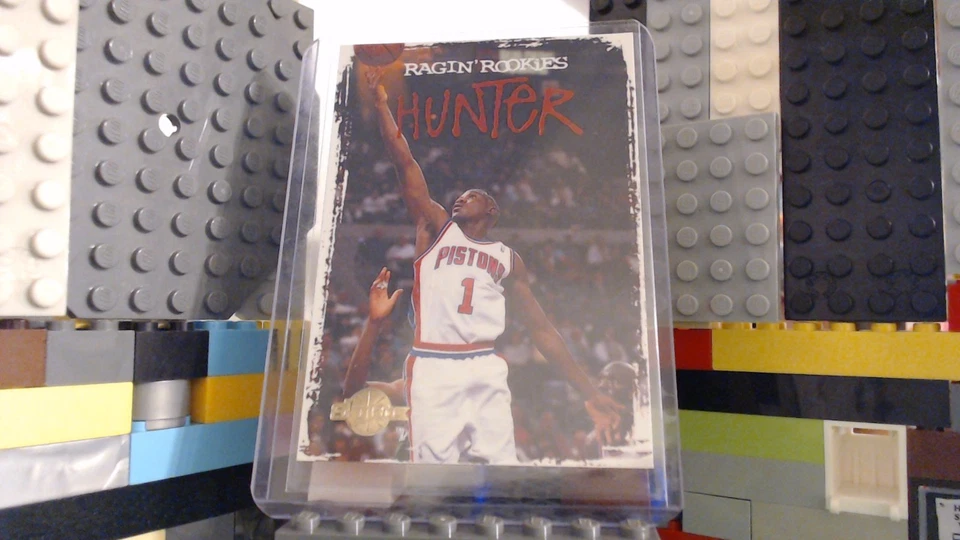 Tarjetas de baloncesto Skybox Ragin Rookies 1994-95 para tu conjunto Foto 2 de 4