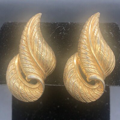 Vtg Castlecliff Signed Gold Tone Clip-On Earrings Statement Texture Leaves Swirl