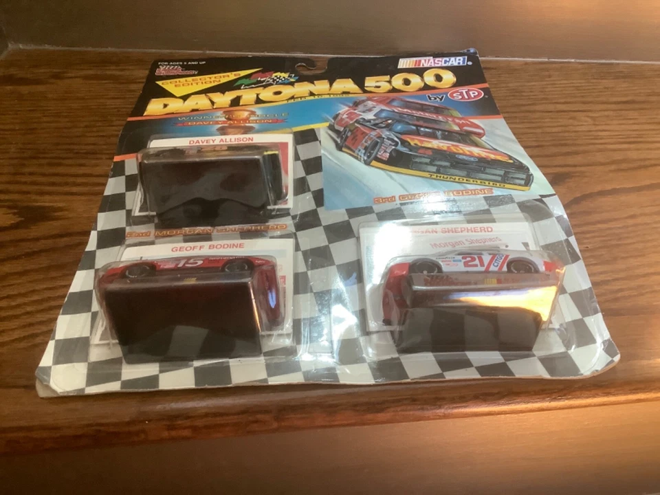 Racing Champions 1992 NASCAR Daytona 500 Collector's Edition 1:64 (3 car set) - Image 3 of 4