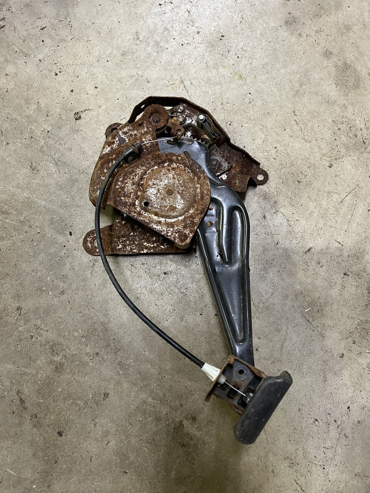 20032006 GMC SIERRA SILVERADO 2500 EMERGENCY PARKING BRAKE PEDAL