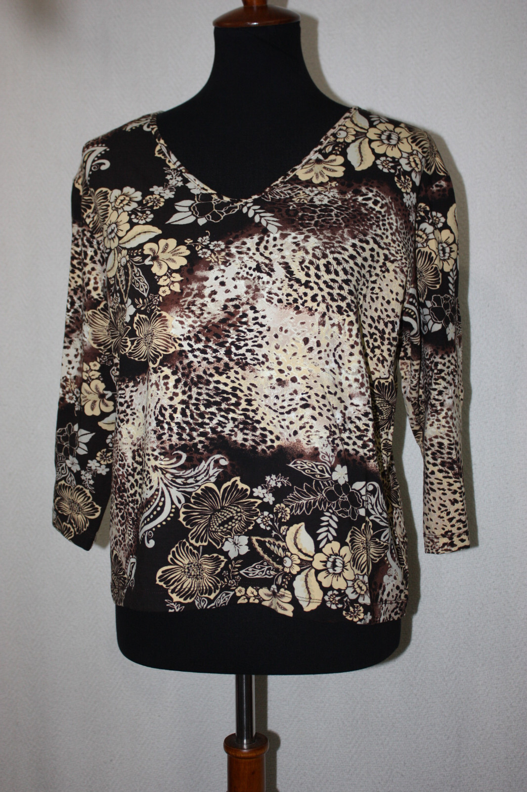 Chico's Sz 3 Brown Floral Animal Print 3/4 Sleeve Stretch Knit V-Neck Top