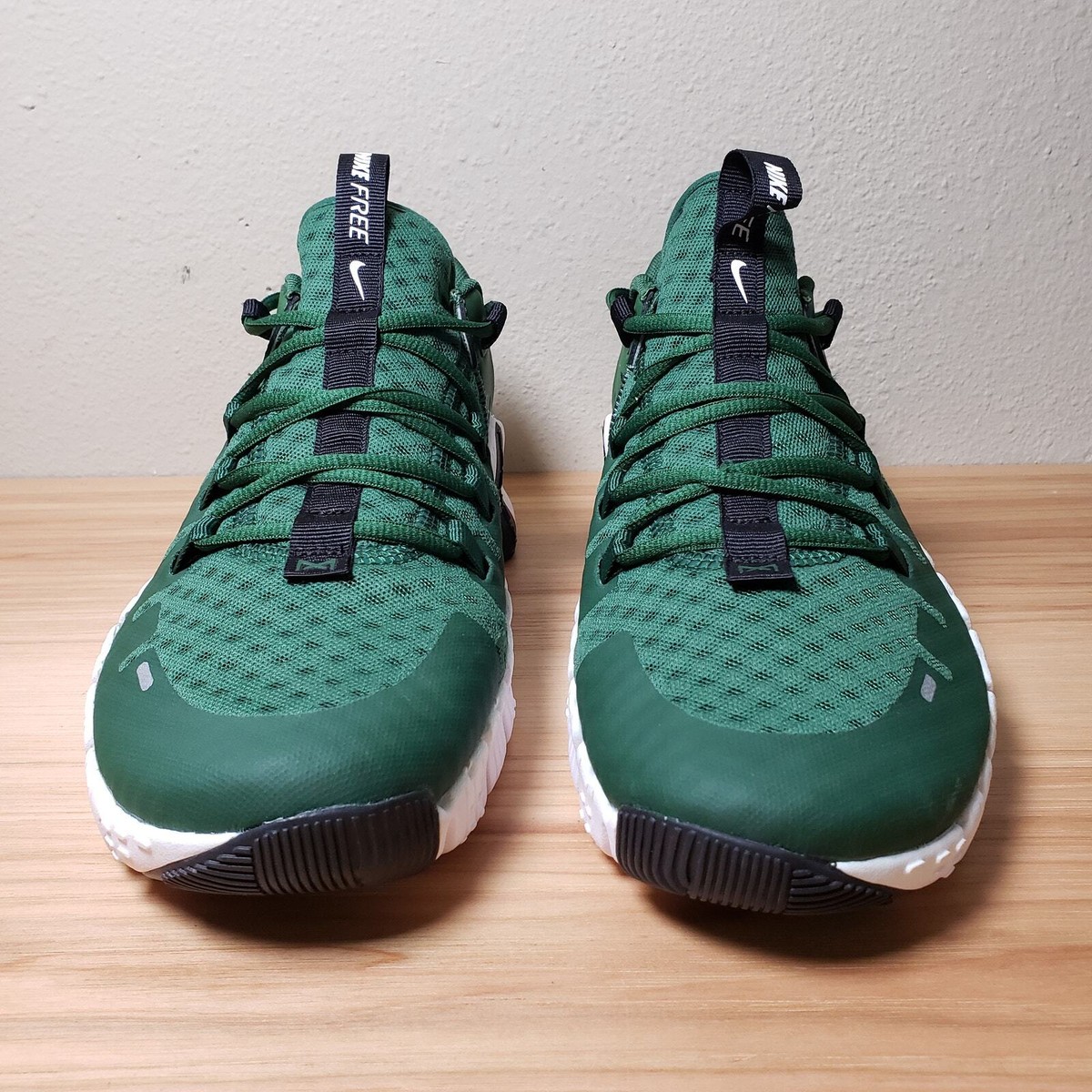 dark green nike trainers
