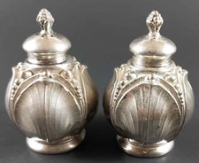 1940s WB MANUFACTURING CO. WEIDLICH BROS SILVER PLATED SALT & PEPPER SHAKERS 117