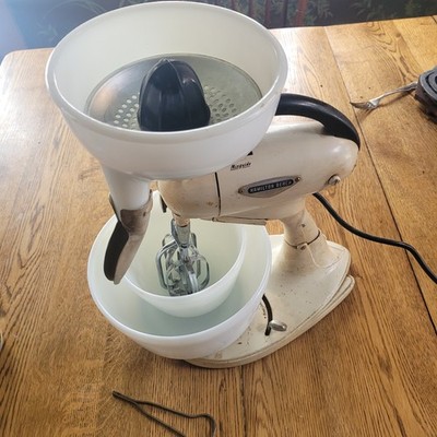 Vintage Hamilton Beach Model G Stand Mixer With 2 Pyrex Milk Glass Bowls, Juicer