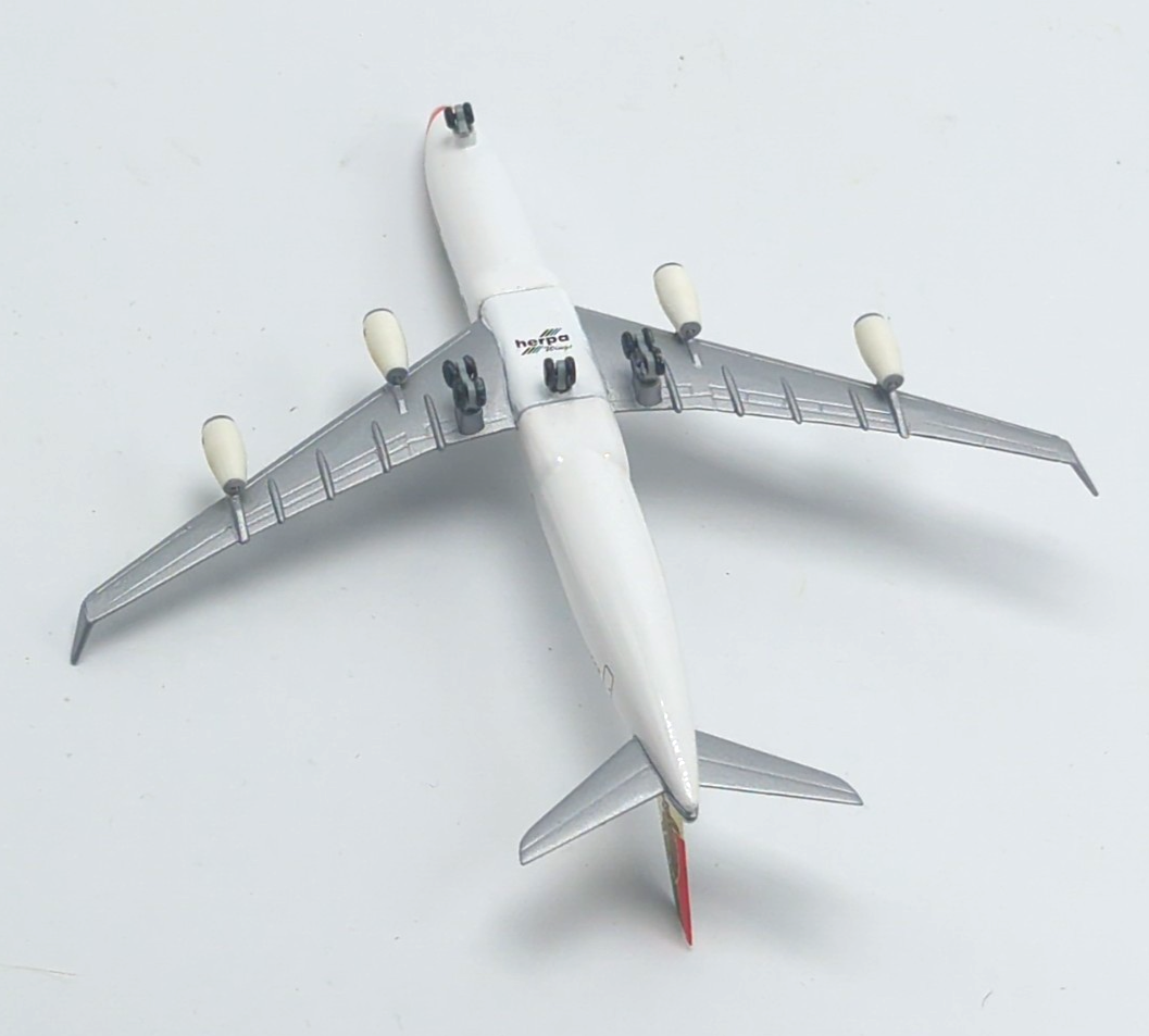 Herpa 1/500 #504560 Airbus A340-300 Gulf Air A.105