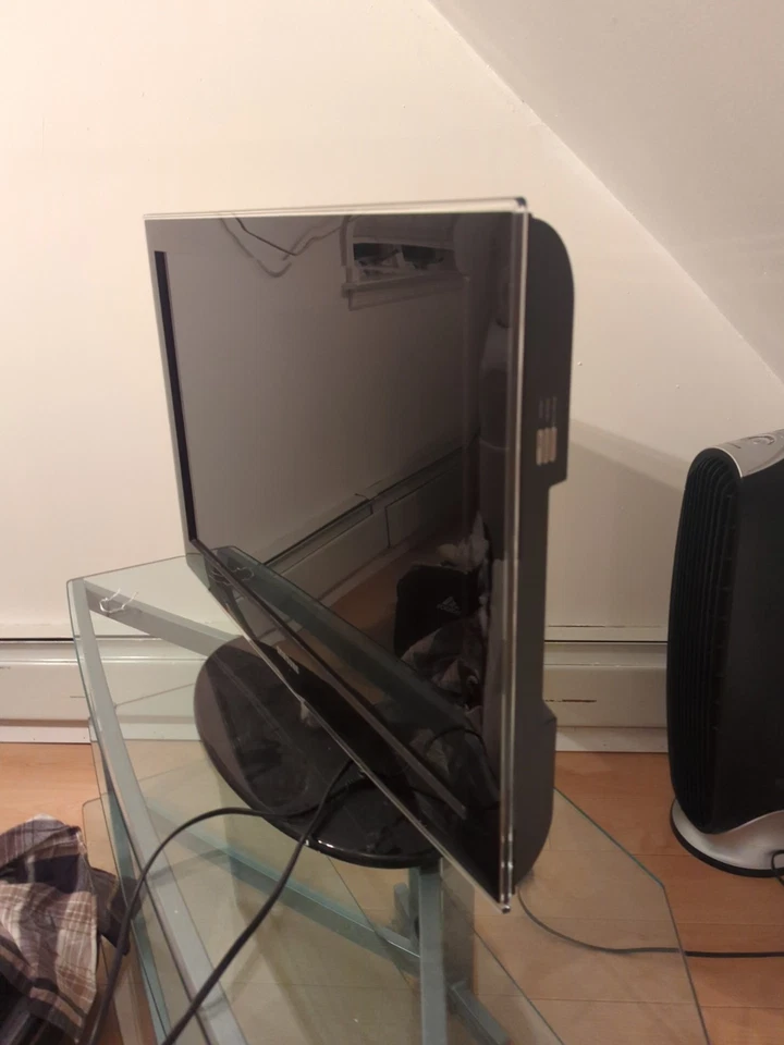 Samsung LN32D450G1D - 32” LCD TV - Image 4 of 4