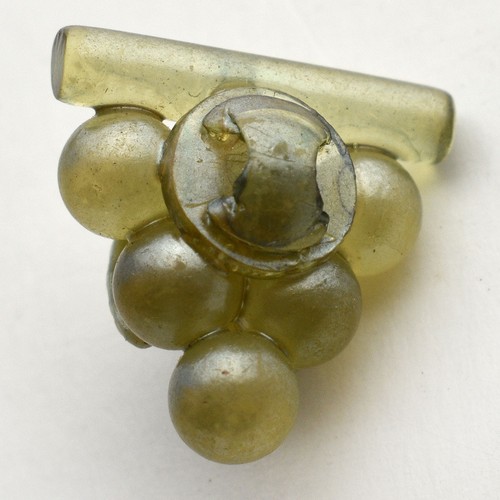 Vintage Light Green Realistic Grapes Weeber Celluloid Button 13/16” - Picture 6 of 7
