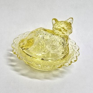 Mosser Mini Cat on Nest Uranium? Pale Yellow Carnival Glass Figurine Marked M