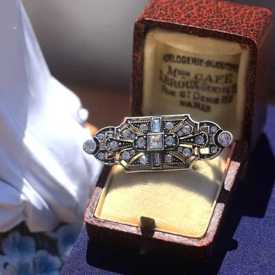 Broche Fantaisie dorée forme Fleurs Bleue sertie de Strass à Obernai