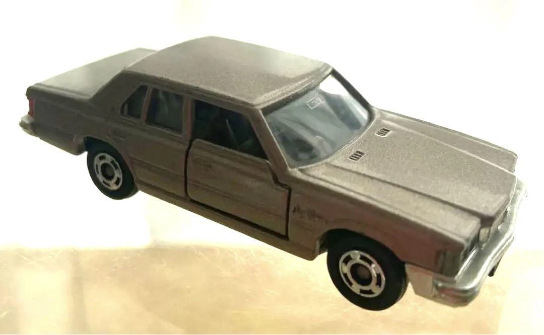 Tomica W/Lights Toyota Crown