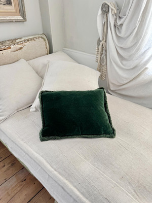 Oreiller Tapisserie Aubusson – Motif Oiseau, Velours Vert – Décor Champêtre