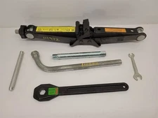 2010-2015 AUDI Q7 Jack W Tools 8R0011031K 10-15    