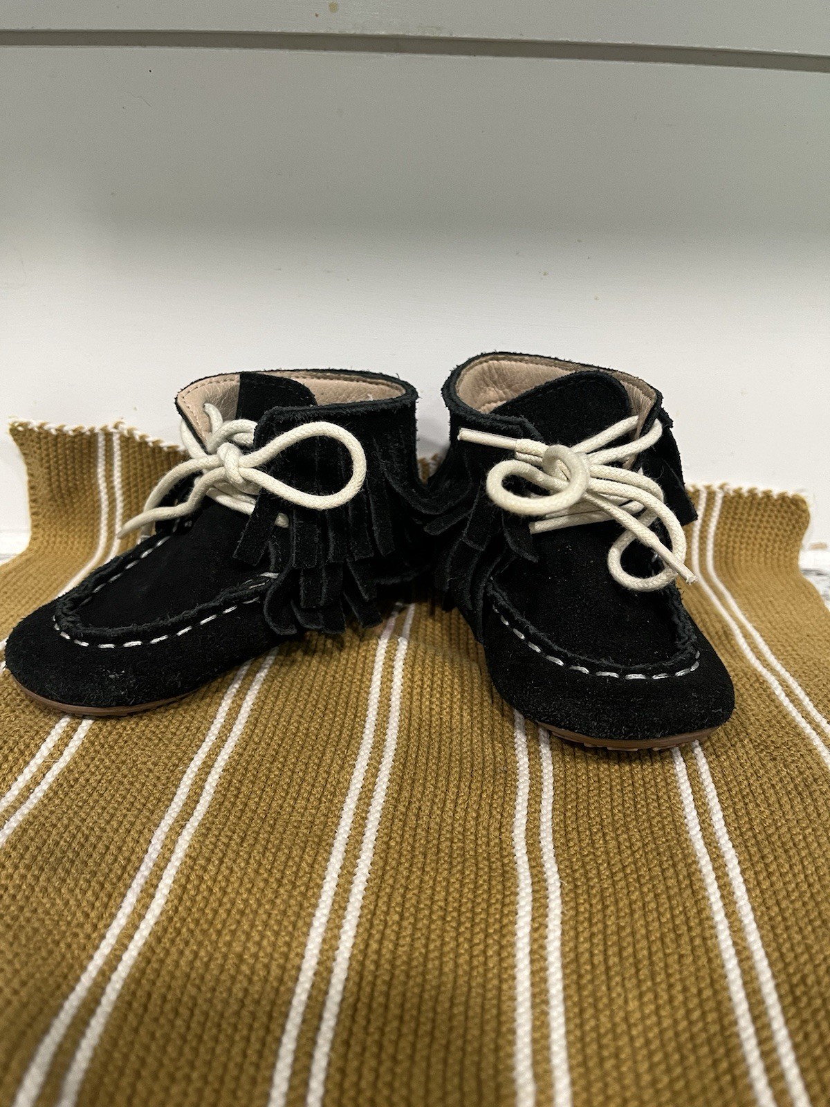 SAOLA Mocassini Monkey Feet in pelle nera taglia 12 18 mesi con suola in gomma