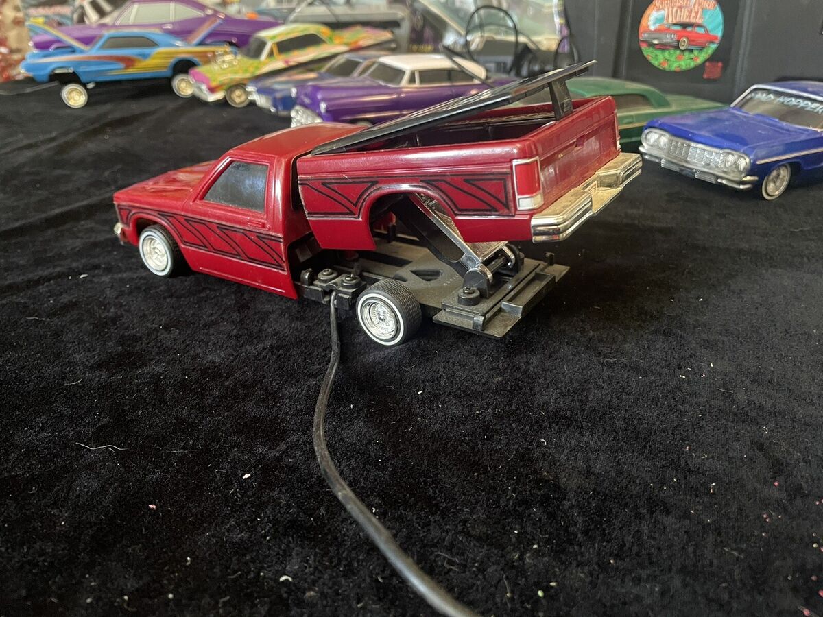 Lindberg Chevy S-10 Lowrider Bed Dancer! 1/22 Model Kit Lindberg Chevy S-10 Lowrider Bed Dancer! 1/22 Model Kit
