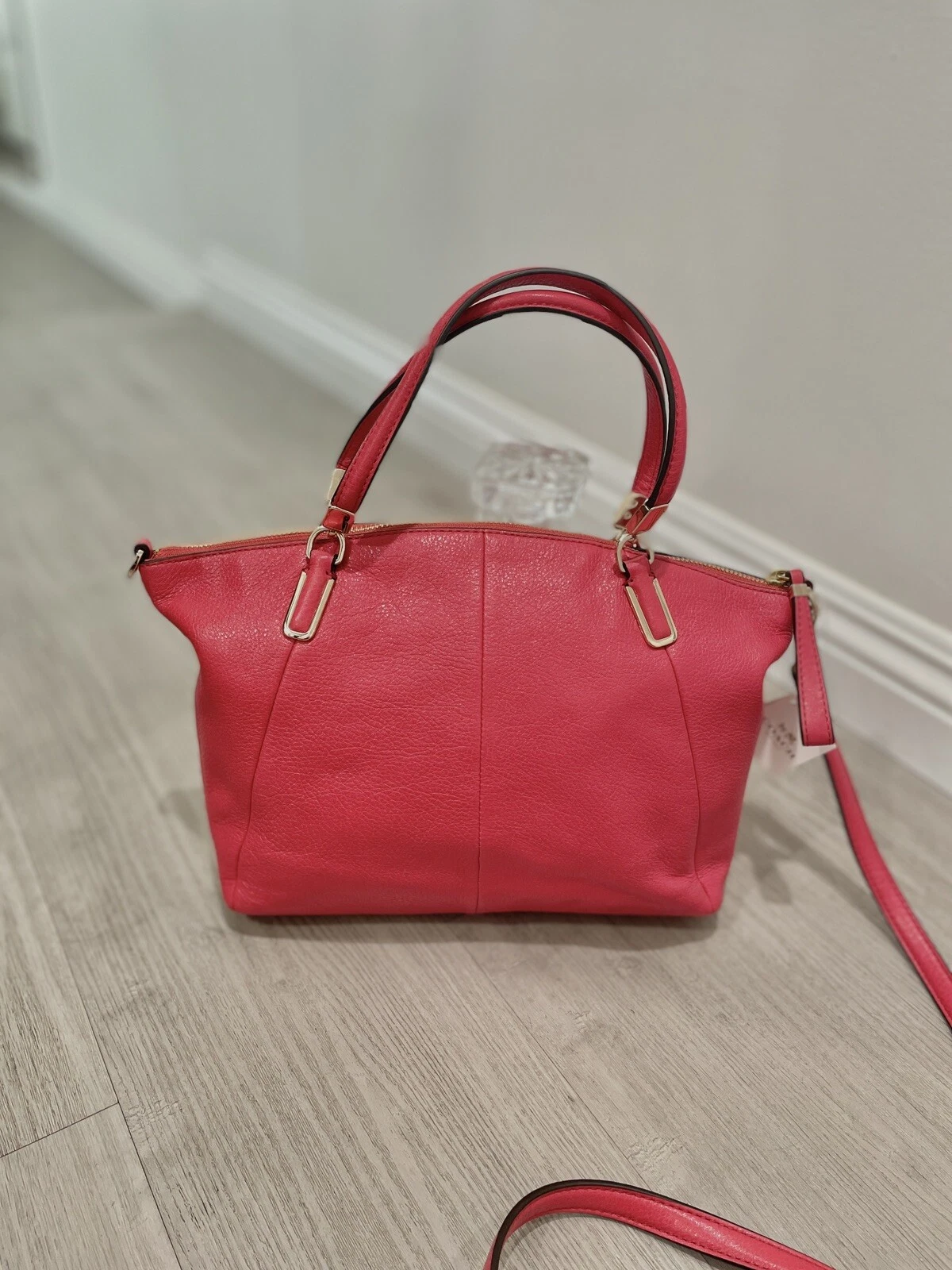 Borsa Coach in pelle rosso scarlatto rara classica nuova con etichetta zip doppio cinturino