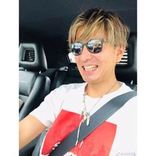 USED EXCELLENT CONDITION WHITE M SUPREME UNDERCOVER SEVEN SAMURAI GOOD