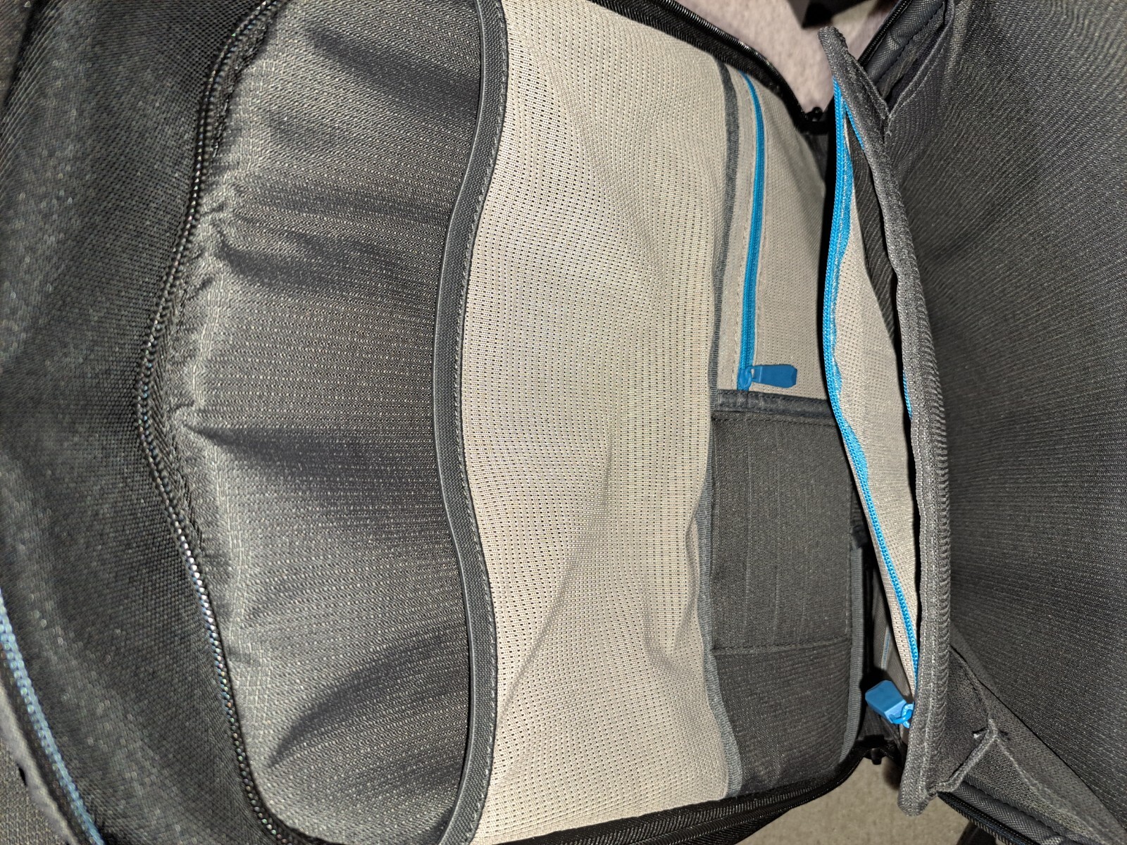 Alienware Vindicator AWVBP18 Carrying Backpack For 17" to 18" Laptop - Good