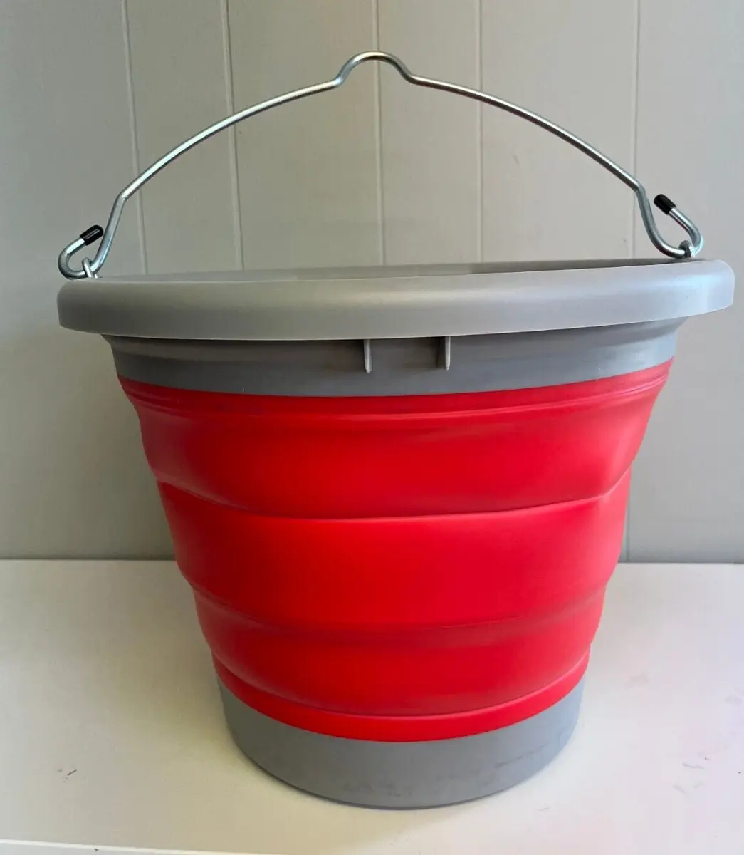 BOSS Equine Collapsible Bucket Red/Gray