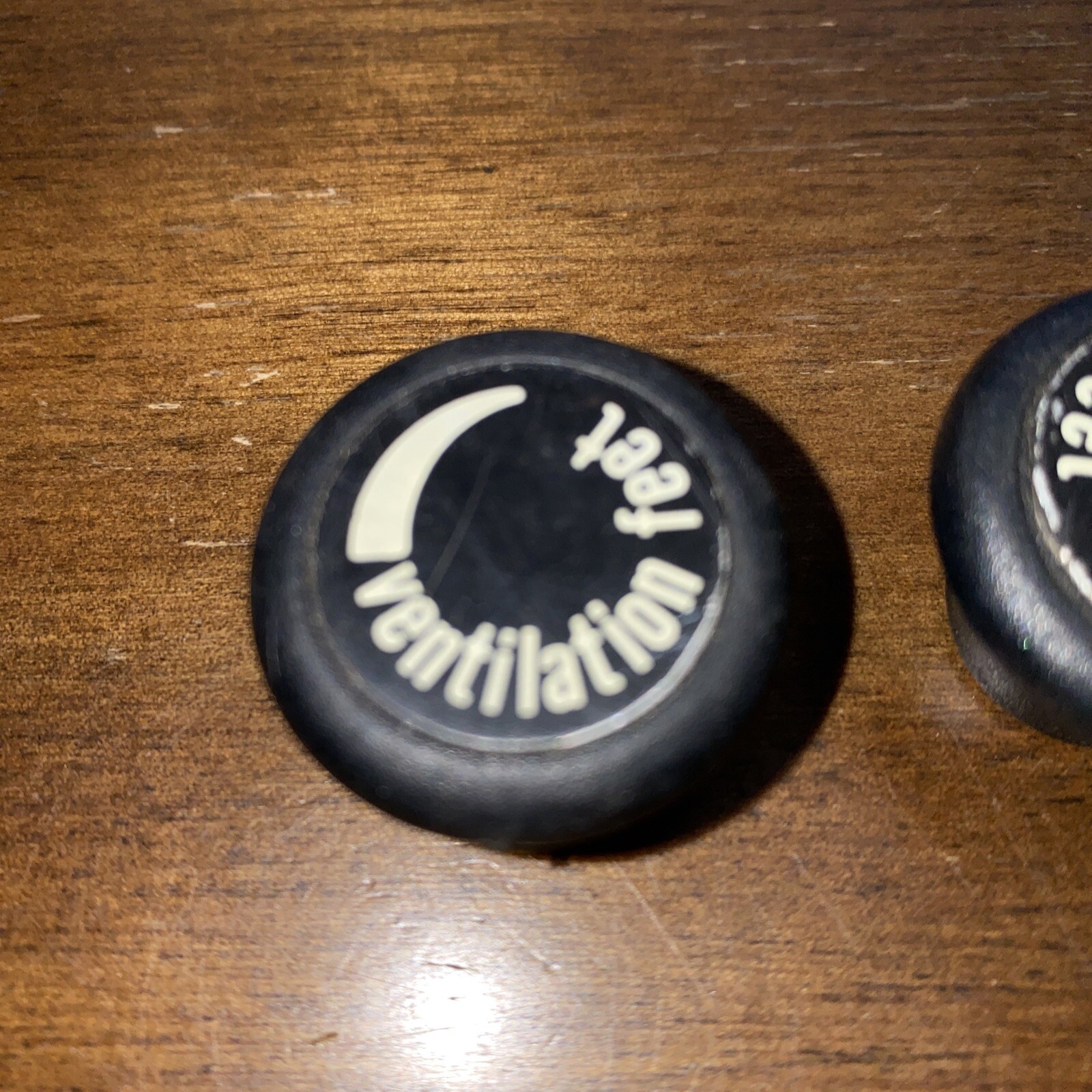 1984 Maserati Quattroporte - Ventilation Feet Knob Pair
