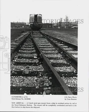1984 Press Photo 5-Inch Gun Mount Arrives at Naval Ordnance Station - pim11592