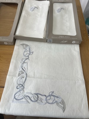 Irish Linen House - Fionn Tischläufer & 8 Fionn Saumgenähte Tischsets Neu ohne Etikett 