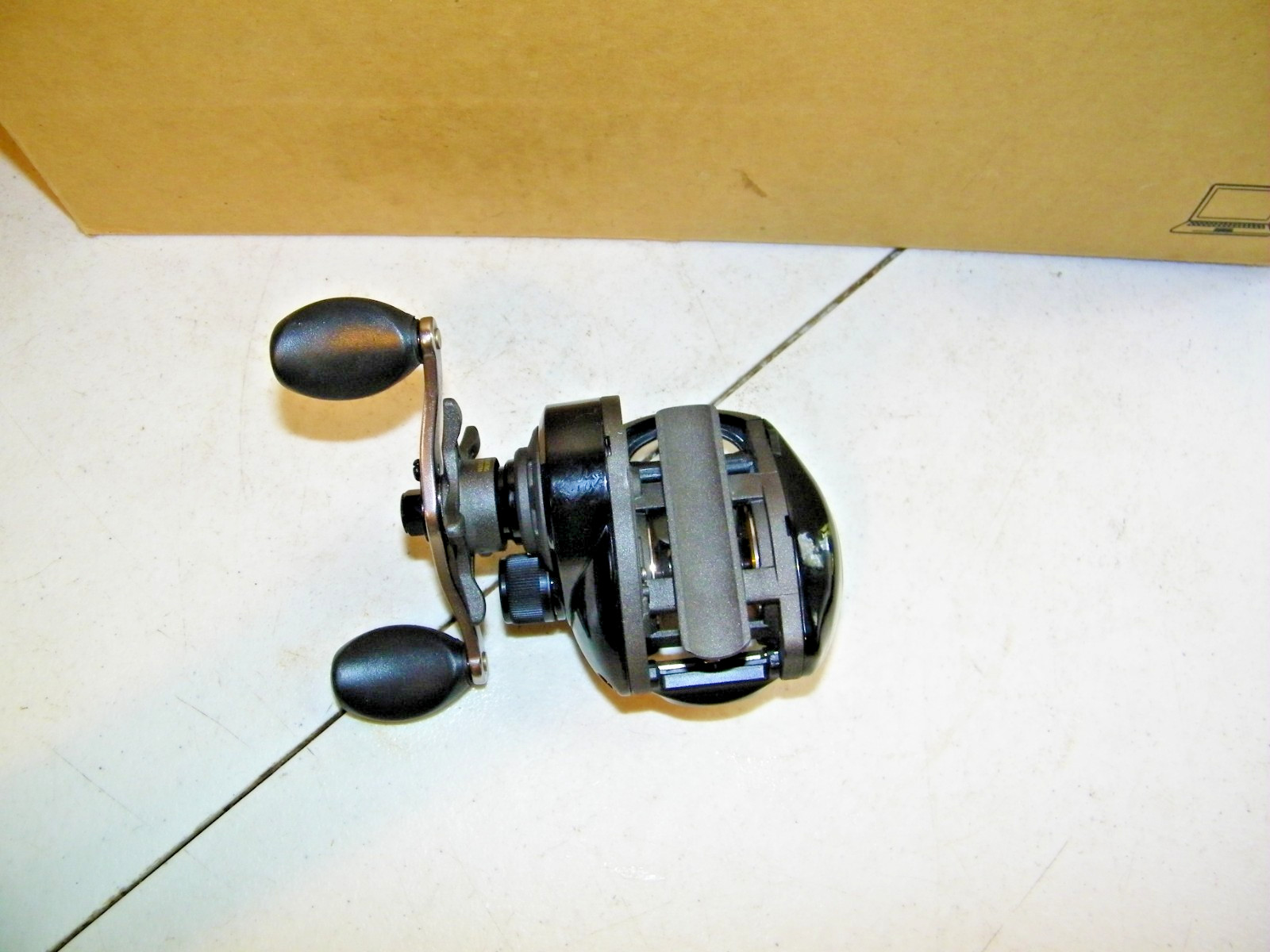 Bass Pro Shops Megacast Bait Caster Fishing Reel MGT10HA