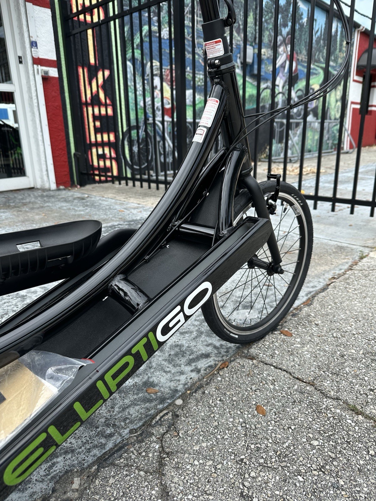 ElliptiGO 8speed Black Stand Up Bike Mint Condition USED