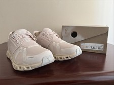 Women's On Cloud 6 Size 7.5 SAND