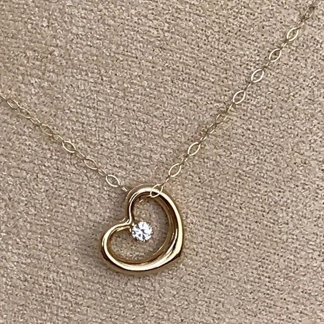 Bridget jones shop heart necklace