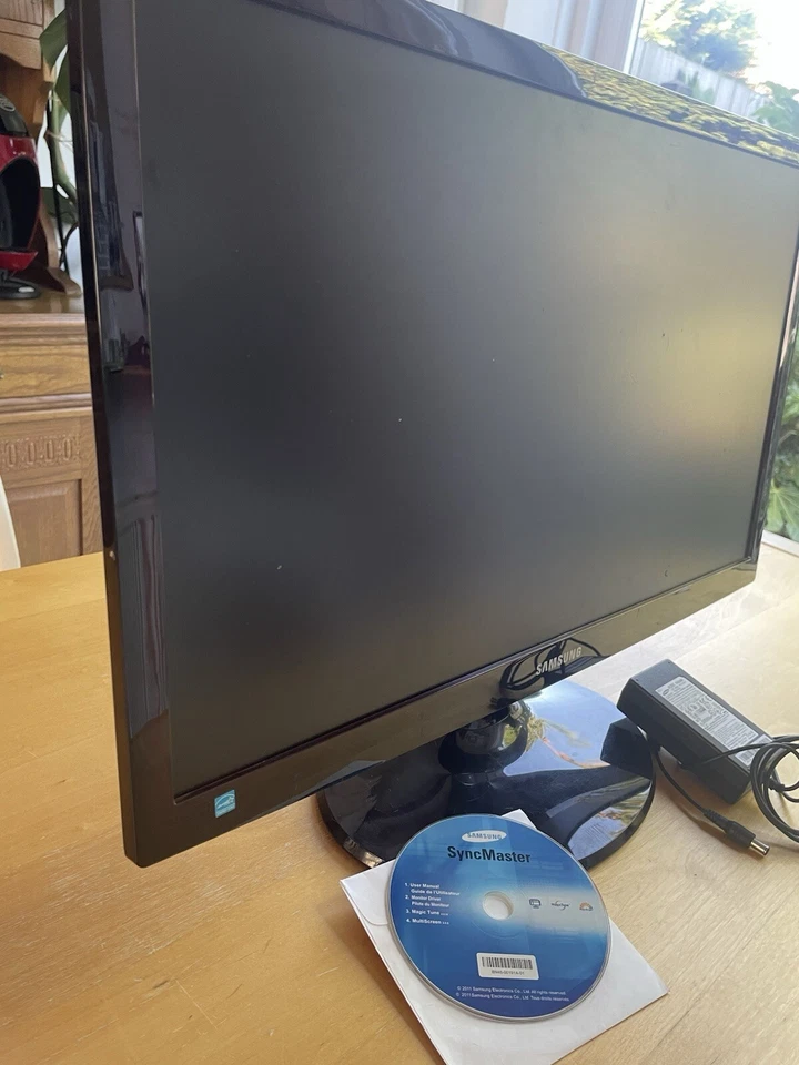 Samsung SyncMaster S24B350H 24” LED Monitor with Power Supply - Image 3 of 3