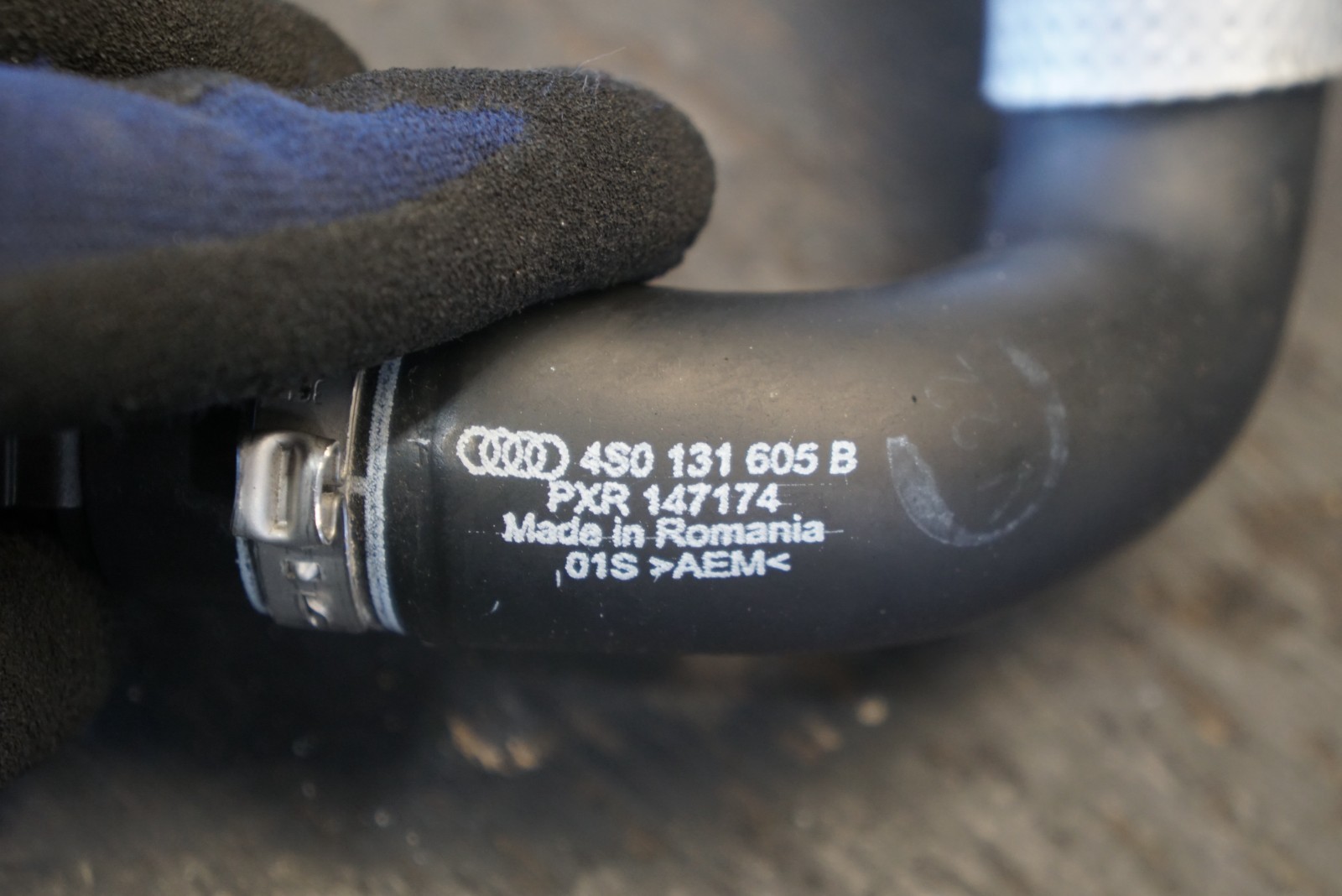 2017 - 2023 AUDI R8 4S PLUS LEFT SECONDARY HOSE TO ENGINE OEM 4S0131605B