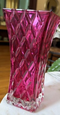 Vintage Circa 1985 Fuchsia Diamond Pattern Art Glass Vase by FTD, H= 7.75''