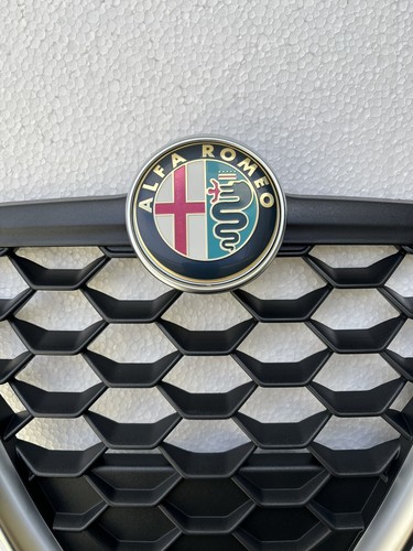 Griglia / Scudo / Cuore Giulietta My 2016 Restyling Satinato Nido D’Ape Logo 11 - Picture 2 of 2