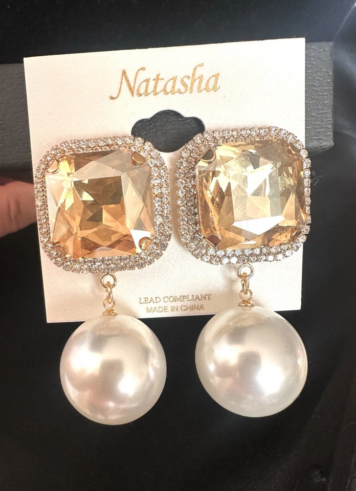 Pendientes colgantes Natasha Statement de gran tamaño de perlas/cristal de champán Foto 2 de 3