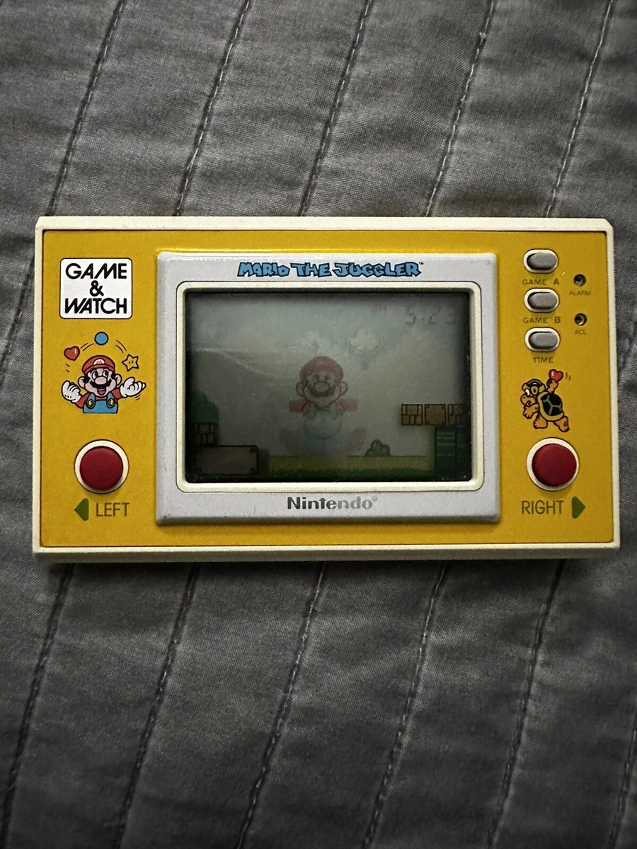 Mario the juggler deals