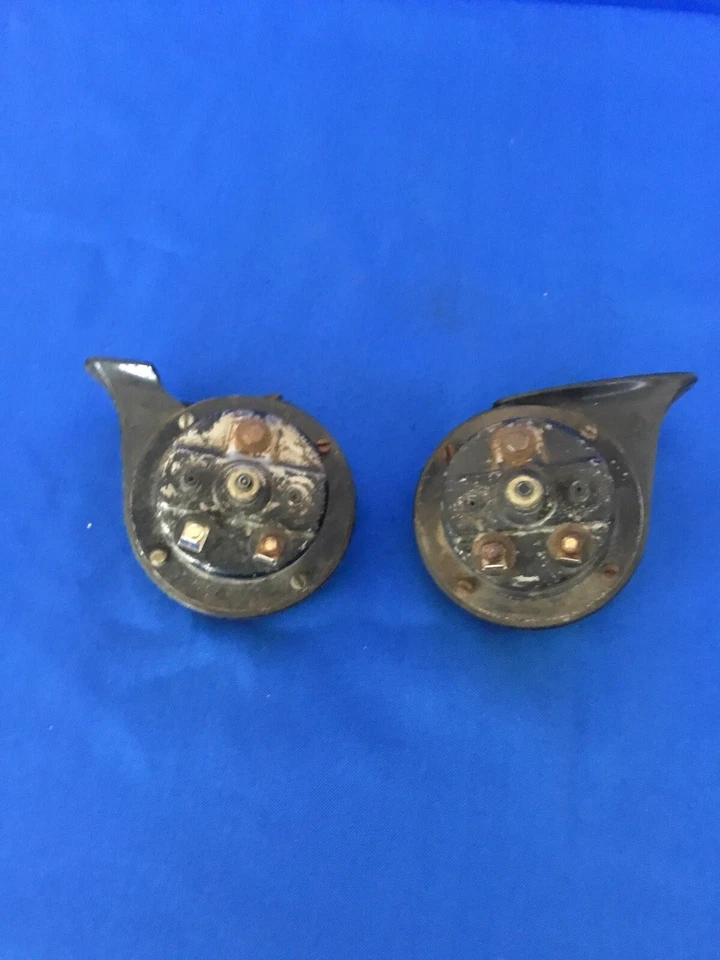 Juego de bocinas originales MG Midget 1976-1979 Foto 3 de 4