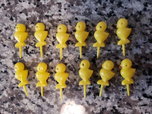 Lot of 12 Vintage Plastic Yellow Easter Chicks Cake Cupcake Picks - Picture 1 of 1