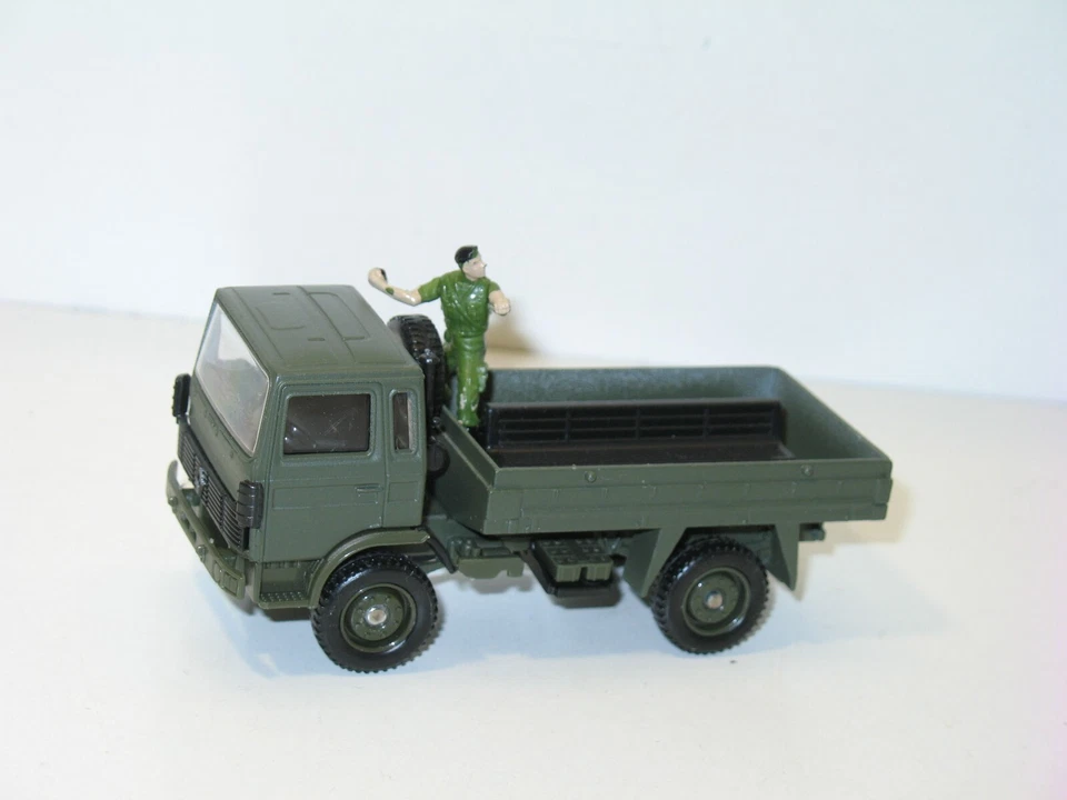 SOLIDO Camion Renault TRM Con Panchina E 1 Soldato Kaki - Immagine 2 di 2