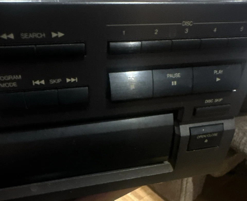 VINTAGE TECHNICS SL-P9062 5-Disc  CD Player MASH- Tested Japan - Image 3 of 4