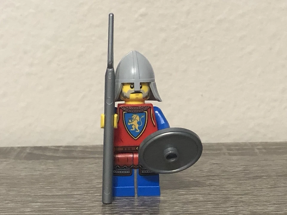 10 Lego Lion Knight Spearmen Minifigures - Image 4 of 4