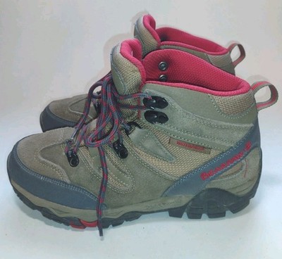 Women s Bear paw Hiking Boots.  Brown Size 6.5 M comfort waterproof gorp corp