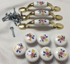 Vintage porcelain drawer knobs and handles, flowery pattern, light wear - T1438