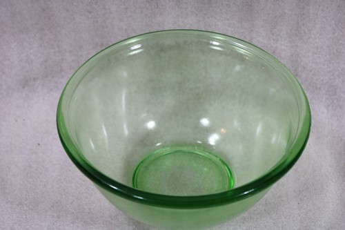 Vintage Anchor Hocking Green Uranium Glass 7" Mixing Bowl AB - Picture 3 of 7