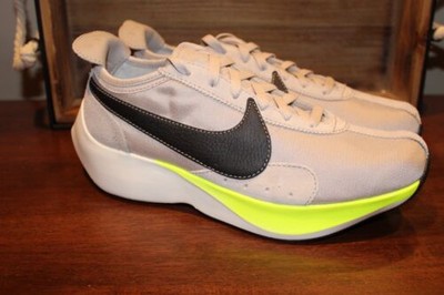 nike moon racer volt