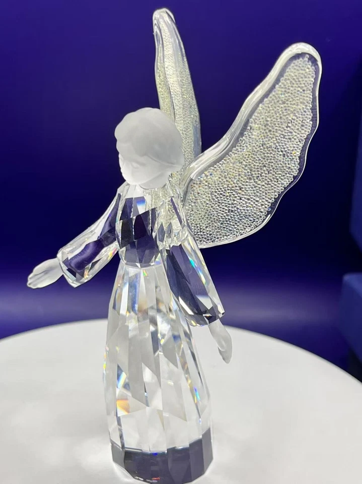 Statuina angelo in cristallo Swarovski con ali scintillanti 946480 alta 11 cm... - Immagine 4 di 4