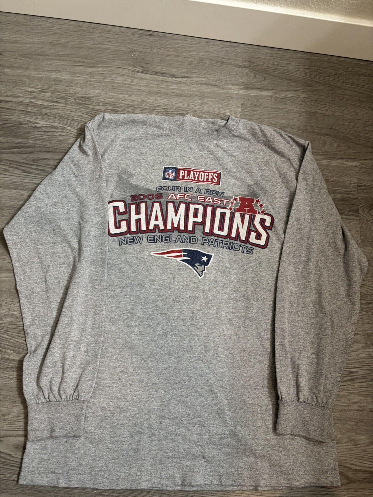 FILA Maglietta NFL Playoffs Four in a Row 2006 AFC East Champions New England Patriots L S