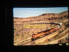 7S01 TRAIN SLIDE Railroad 35MM Photo BNSF 7328 KINGMAN ARIZONA 4-14-10