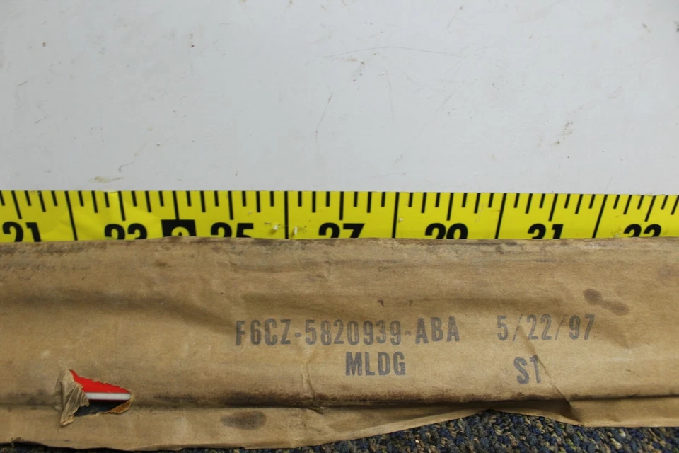 Moldura de guardabarros OEM F6CZ-5820939-ABA 1994-1996 Ford Escort (Bin17) Foto 4 de 4