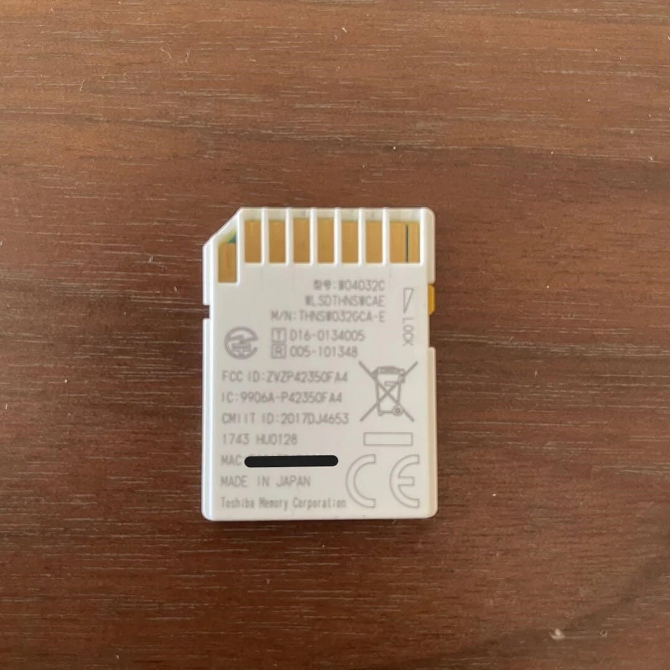 TOSHIBA FlashAir W-04 32GB Wireless Memory Card from Japan good condition - Image 2 of 2