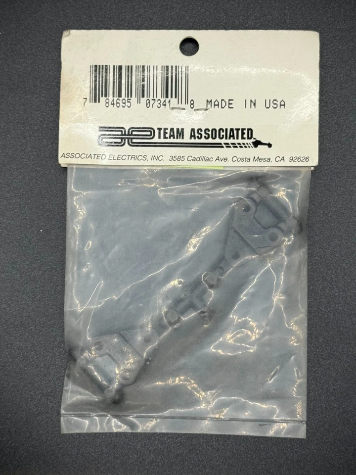 Team Associated Vintage 7341 T3 Rear Suspension Arm Mount, Composite (Black) - Image 2 of 2